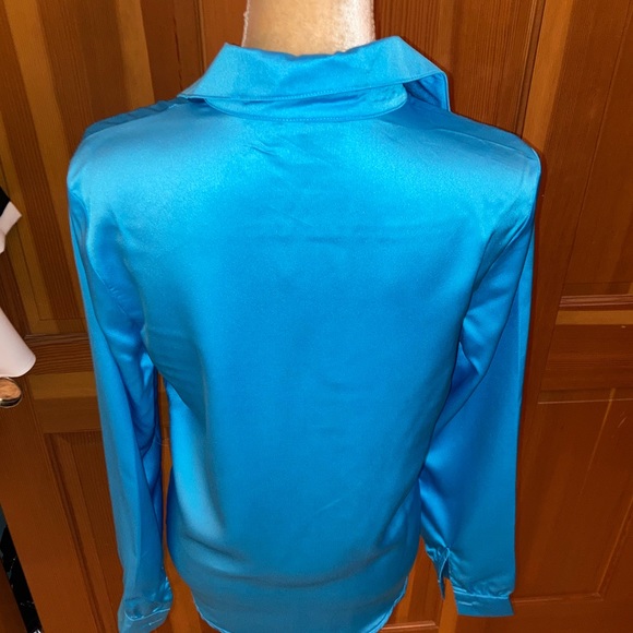 Caribbean BlueTwist Front Blouse - Picture 6 of 15